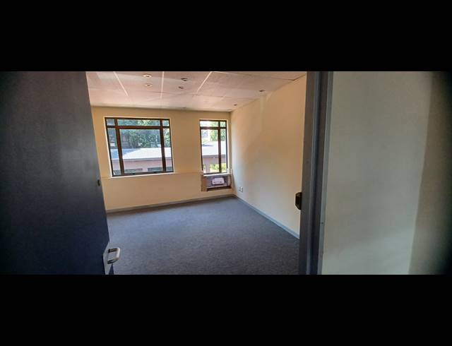 389M² OFFICE TO LET IN HYDE PARK